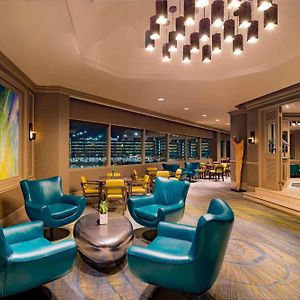 Harbour View Guest Room 2 Queen High Floor